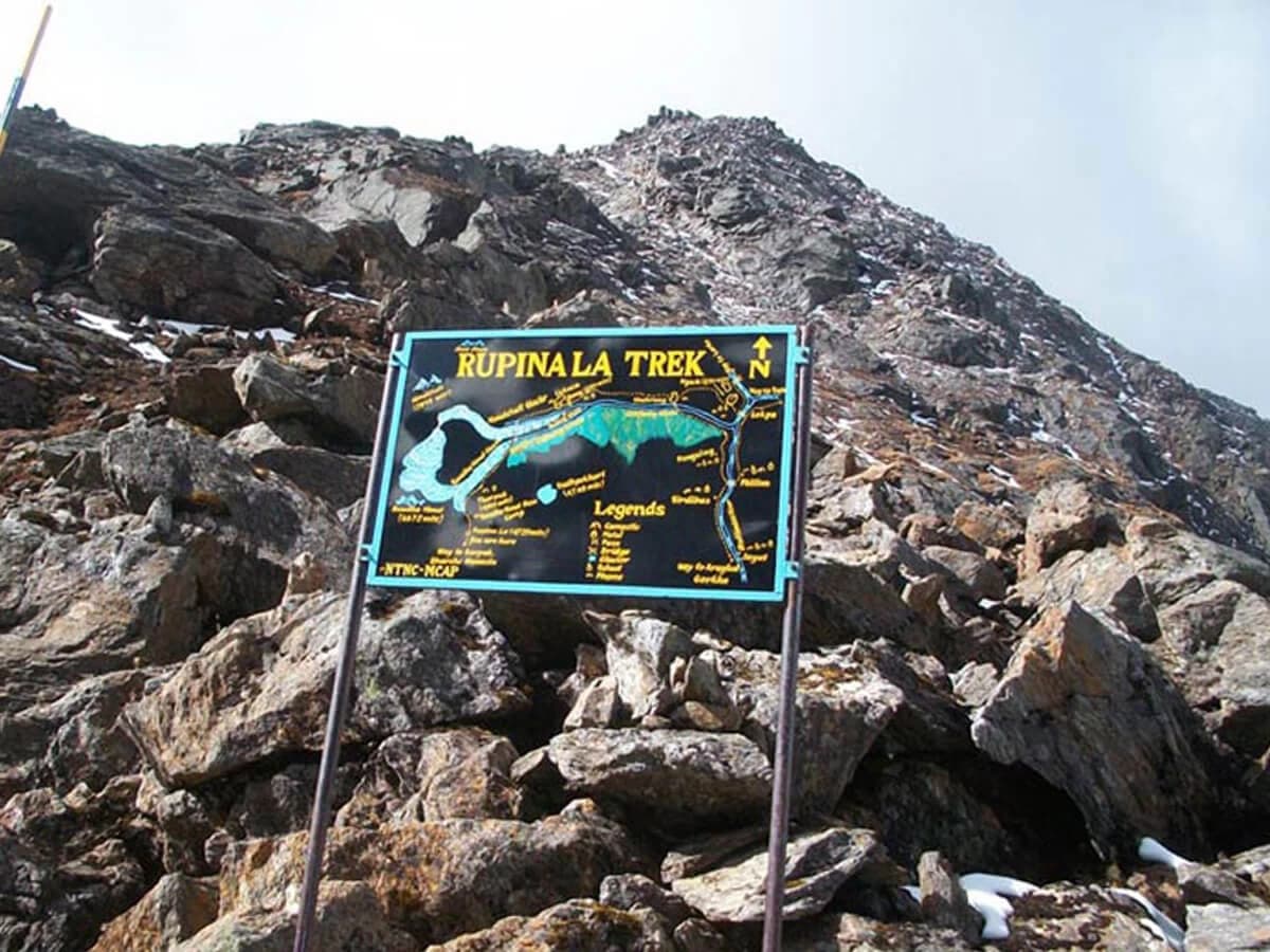 Rina La Pass sign post