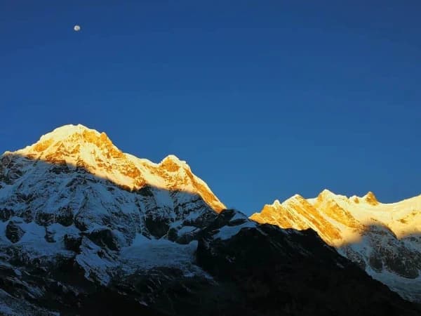 Sun Rise View On Annapurna